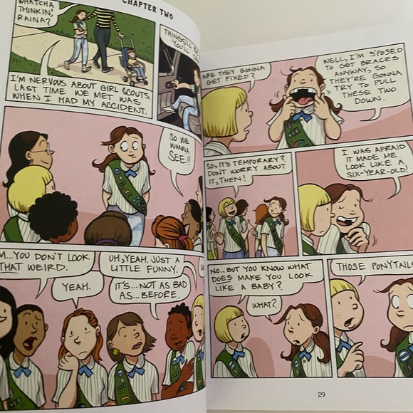 Smile by Raina Telgemeier Graphic Novel - Picture 5 of 8